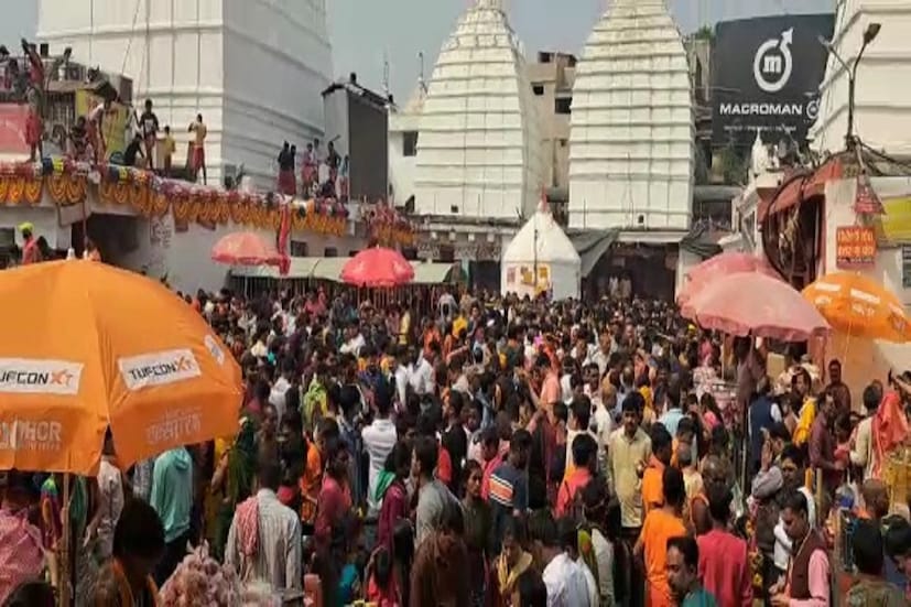 ঝাড়খণ্ডের দেওঘরে অবস্থিত বৈদ্যনাথ ধাম এই ১২ জ্যোতির্লিঙ্গের অন্যতম। স্বাভাবিকভাবেই সেখানে শিবরাত্রি উপলক্ষে ব্যাপক ভক্ত সমাগম হয়েছে।