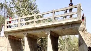 জেলা পরিষদের তৈরি নতুন কালভার্টে একাধিক ফাটল, বর্ষায় ভেঙে পড়ার আশঙ্কা গ্রামবাসীর