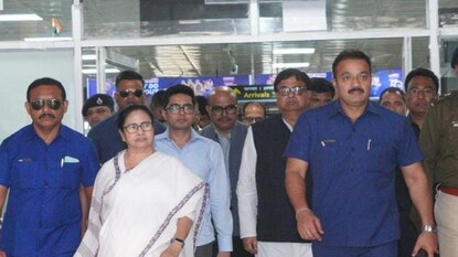 নজরে মুখ্যমন্ত্রীর বৈঠক, গ্রিভেন্স সেল নিয়ে আজ ১৫টি দফতরের সচিবদের নিয়ে বৈঠকে বসছেন মমতা বন্দ্যোপাধ্যায় নজরে মুখ্যমন্ত্রীর বৈঠক, গ্রিভেন্স সেল নিয়ে আজ ১৫টি দফতরের সচিবদের নিয়ে বৈঠকে বসছেন মমতা বন্দ্যোপাধ্যায়