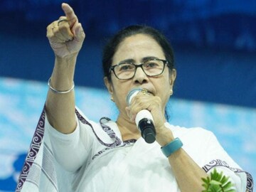 আক্রমণ করলেন মমতা