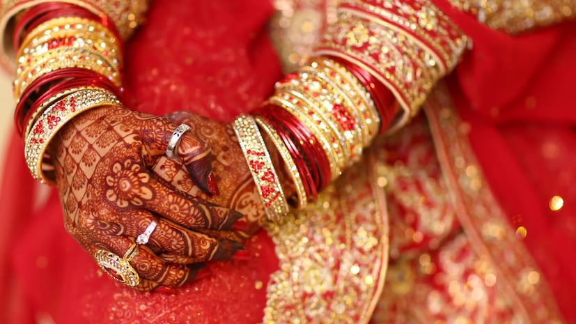 সমীক্ষার রিপোর্ট আরও বলছে, ভারতীয় মেয়েদের বেশিরভাগই বিয়ের ক্ষেত্রে আর্থিক সুরক্ষাকে প্রাধান্য দেয়। 