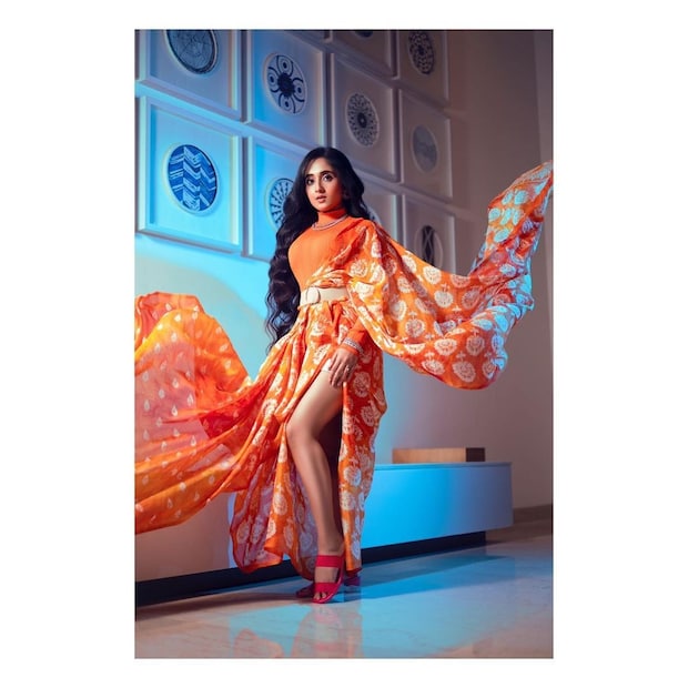 *বাংলা ধারাবাহিকের জনপ্রিয় সিরিয়াল মিঠাইয়ের সৌমিতৃষা বাঙালি দর্শকদের ঘরের মেয়ে। সৌমিতৃষা তাঁর অভিনয়ের গুনে মন জয় করেছেন সকলের। সকলের থেকে অফুরাণ ভালবাসাও পেয়েছেন। সোশ্যাল মিডিয়ায় মিঠাইরানী বলতে অজ্ঞান সকলে। সংগৃহীত ছবি। 