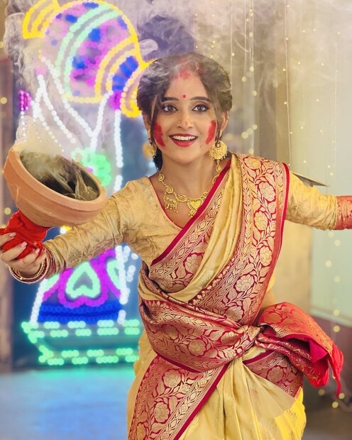 *কিন্তু বুধবার রাতে সৌমিতৃষার সোশ্যাল মিডিয়া পেজে একটি পোস্ট দেখার পর সকলেই বেশ চিন্তায় রয়েছেন যে মিঠাই সিরিয়ালে তাঁকে কি আর দেখা যাবে না। সংগৃহীত ছবি। 