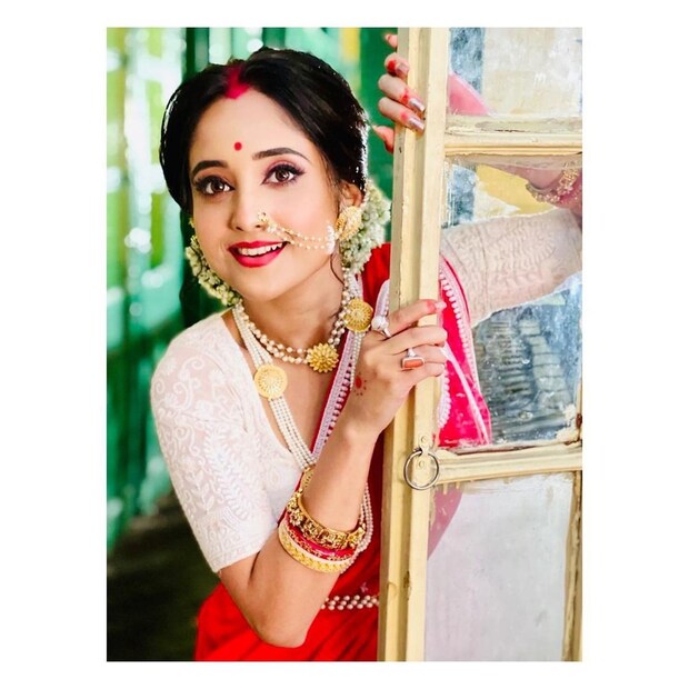 *সোশ্যাল মিডিয়ায় পোস্ট করা ছবির কমেন্টে অনেকেই জিজ্ঞাসা করছেন সিরিয়াল ছাড়ছেন কিনা সৌমিতৃষা? অনেকে আবার জানিয়েছেন, সৌমিতৃষার ব্রেকের প্রয়োজন, তাই হয়তো কিছুদিনের বিরতিতে যাচ্ছেন।  সংগৃহীত ছবি। 