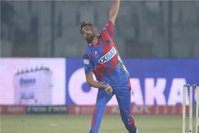 মাঠে অশ্লীল অঙ্গভঙ্গি করলেন মহম্মদ আমির - Photo Courtesy- Karachi Kings Twitter