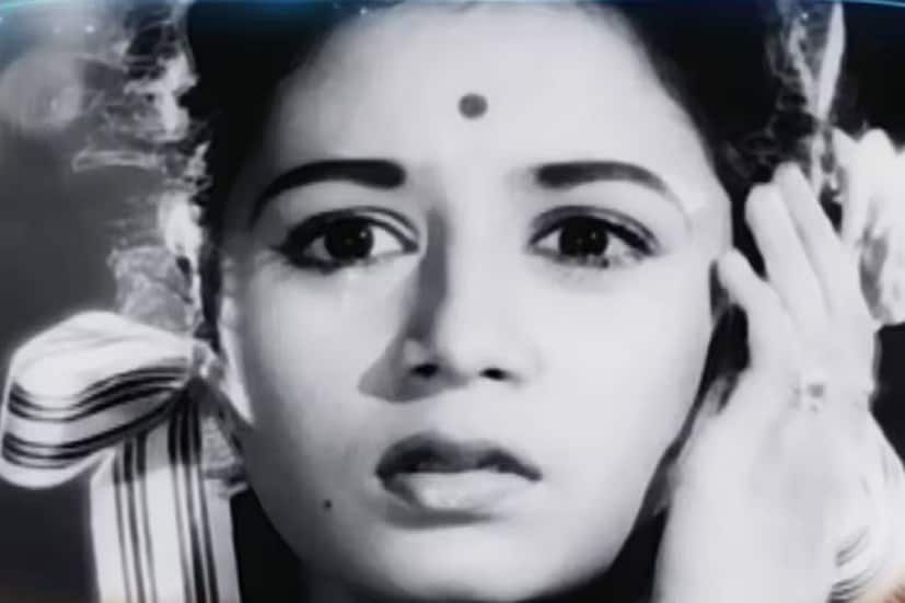 নন্দা ছিলেন বিনায়ক দামোদর কর্ণাটকির কন্যা, ছোটবেলা তিনি নিজে মাস্টার বিনায়ক নামে বিখ্যাত ছিলেন। বাবার ছবিতে কাজ করার জন্য মাত্র ৫ বছর বয়সে চলচ্চিত্র জগতে পা রাখেন নন্দা । খুব ছোট বয়সেই নন্দার  জীবনে দুঃখের পাহাড় নেমে আসে, বাবা মাস্টার বিনায়ক মারা যান৷