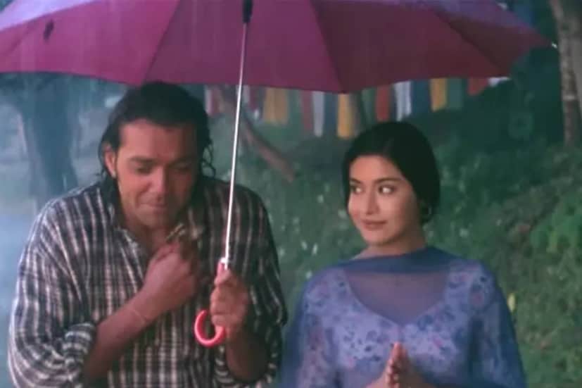 সিনেমা হিট হয়েছে অথচ নায়িকা হারিয়ে গিয়েছেন অথবা সিনেমা ব্যর্থ হলেও নায়িকাকে দর্শকের ভাল লেগেছিল-এই দুই উদাহরণই বলিউডে ভুরি ভুরি৷ ‘করীব’ ছবির নায়িকা নেহা পড়েন দ্বিতীয় দলে৷ কিন্তু তার পরও তাঁর কেরিয়ার থেমে গিয়েছে অকালেই৷ তিনি রয়ে গিয়েছেন বলিউডের ব্যর্থ ও বিস্মৃত নায়িকাদের দলে৷