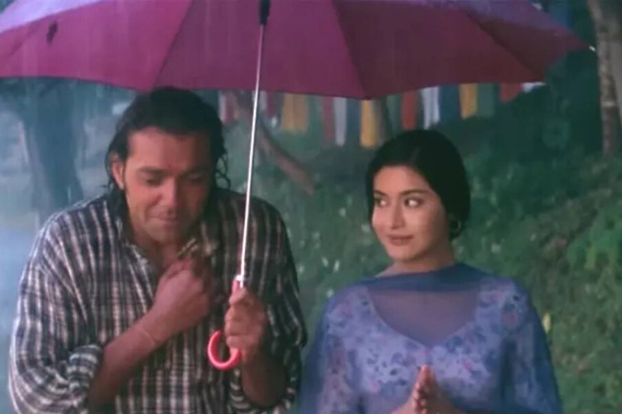  সিনেমা হিট হয়েছে অথচ নায়িকা হারিয়ে গিয়েছেন অথবা সিনেমা ব্যর্থ হলেও নায়িকাকে দর্শকের ভাল লেগেছিল-এই দুই উদাহরণই বলিউডে ভুরি ভুরি৷ ‘করীব’ ছবির নায়িকা নেহা পড়েন দ্বিতীয় দলে৷ কিন্তু তার পরও তাঁর কেরিয়ার থেমে গিয়েছে অকালেই৷ তিনি রয়ে গিয়েছেন বলিউডের ব্যর্থ ও বিস্মৃত নায়িকাদের দলে৷