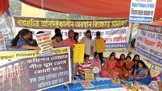 শিবরাত্রিতে চাকরির আশায় শিবের পূজা করলেন উচ্চ প্রাথমিকের চাকরি প্রার্থীরা