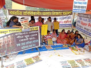 শিবরাত্রিতে চাকরির আশায় শিবের পূজা করলেন উচ্চ প্রাথমিকের চাকরি প্রার্থীরা