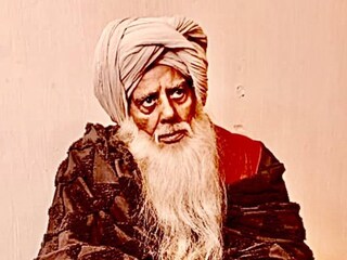 বর্ষীয়ান অভিনেতা ধর্মেন্দ্র এ বার ধরা দিলেন সেলিম চিস্তীর রূপে