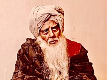 বর্ষীয়ান অভিনেতা ধর্মেন্দ্র এ বার ধরা দিলেন সেলিম চিস্তীর রূপে