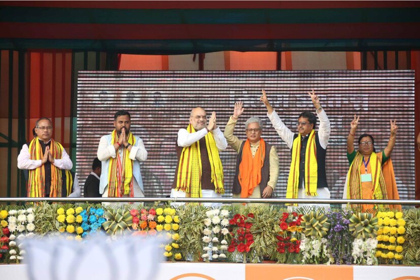 স্বরাষ্ট্রমন্ত্রী অমিত শাহের প্রচারসঙ্গী হয়েছিলেন ত্রিপুরার মুখ্যমন্ত্রী মানিক সাহা।