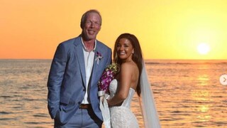 প্রেমিককে ফেলে নিজের মায়ের বয়সি এক পুরুষকে বিয়ে করেছেন ওই তরুণী