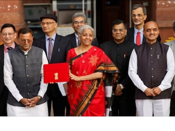 কেন্দ্রীয় অর্থমন্ত্রী নির্মলা সীতারামনের হ্যান্ডলুম শাড়িপ্রীতির কথা বহুচর্চিত