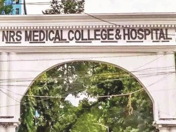 অজ্ঞাতপরিচয় হিসেবেই শিশুটির চিকিৎসা শুরু করে এনআরএস হাসপাতাল