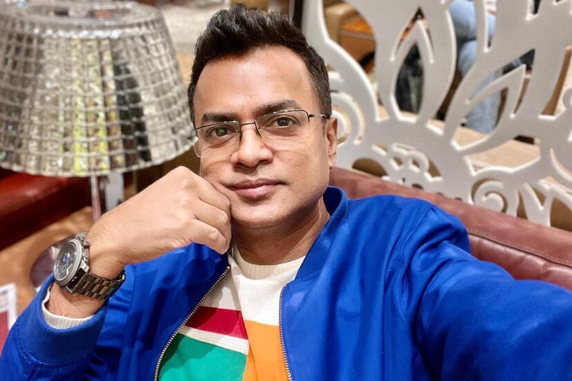 'সারেগামাপা'-তে সঙ্গীত পরিচালক ইসমাইল দরবারের 'ইয়ালগার হো ঘরানা'-তে ছিলেন দেবজিৎ। সেখানে বিচারকদের নজর কেড়েছিলেন আসামের বাঙালি ছেলে।