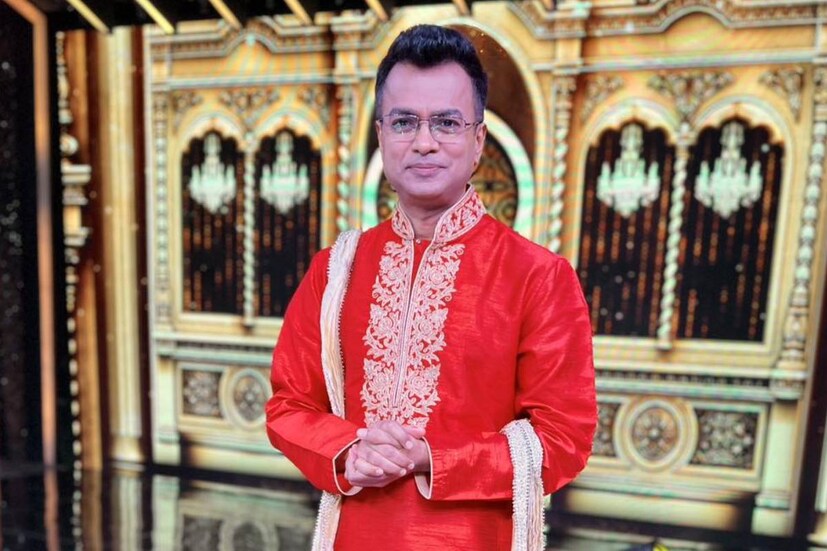 বলিউডে প্লে ব্যাক করার স্বপ্ন ছিল দেবজিতের। কিন্তু তাঁর সেই স্বপ্নও পূরণ হয়নি। 'তিস মার খান', 'সাহেব বিবি গ্যাংস্টার'-এ গান করলেও বলিউডে ব্রাত্যই থেকে যান দেবজিৎ।