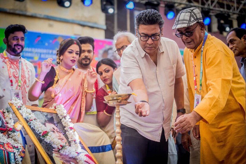 এসেছিলেন মন্ত্রী এবং গায়ক ইন্দ্রনীল সেন, শুভাপ্রসন্ন, সুজিত বসু, লীনা গঙ্গোপাধ্যায় এবং আরও বিশিষ্ট মানুষেরা।