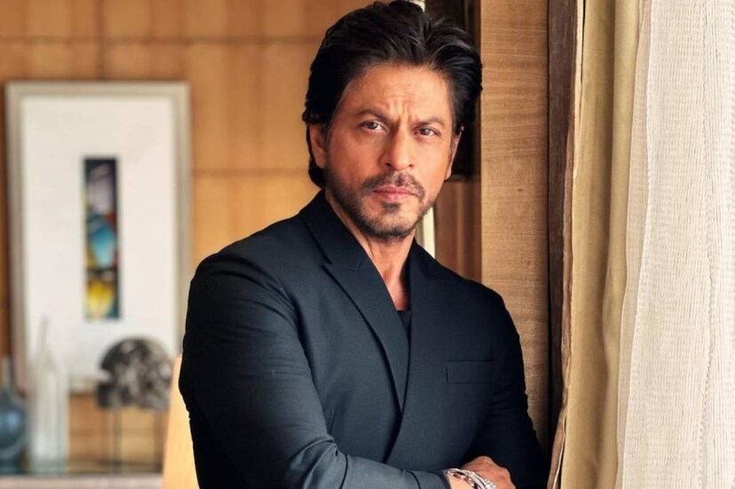 অর্থাৎ নিজের মসনদ যে তিনি কারও জন্যই ছেড়ে দেবেন না, তা স্পষ্ট করে দিলেন শাহরুখ।