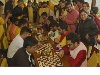 বিয়ের আসরের সেই 'শতরঞ্জ কে খিলাড়ী'-দের ছবি পোস্ট করেছেন নতুন বর শিখর সাক্সেনা