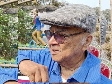  মনোজ মিত্র