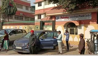 পতাকা গোষ্ঠীর বিড়ি ফ্যাক্টরিতে তল্লাশি চালান আয়কর দফতরের আধিকারিকরা