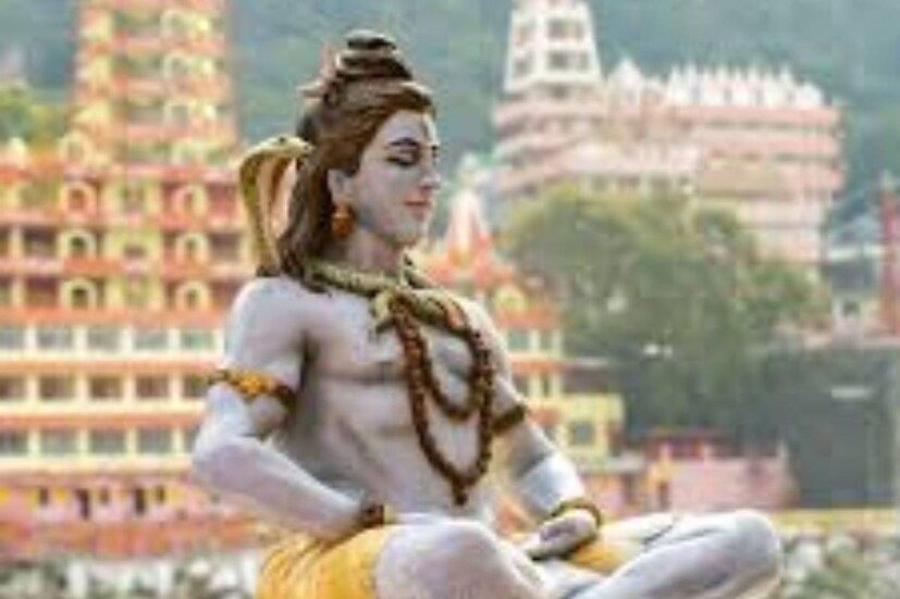 কিন্তু শিবরাত্রিতে রাতের প্রতি প্রহরে শিবলিঙ্গে জল, দুধ, মধু ও অন্যান্য উপকরণে অর্ঘ্য নিবেদন করা হয়। তাই শনিবারই রাত জুড়ে পালিত হবে মহাশিবরাত্রি।
