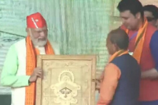 বামফ্রন্ট এবং কংগ্রসকে তীব্র আক্রমণ করলেন নরেন্দ্র মোদি