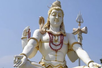 আজ মহাশিবরাত্রির পুণ্যতিথি, জানুন কোন প্রহরে কোন উপকরণে পুজো করবেন দেবাদিদেবের আজ মহাশিবরাত্রির পুণ্যতিথি, জানুন কোন প্রহরে কোন উপকরণে পুজো করবেন দেবাদিদেবের