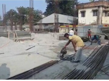 জেলাসদর কোচবিহার এমজেএন মেডিক্যাল কলেজ ও হাসপাতালের ঠিক উলটো দিকে ৫০ শয্যা বিশিষ্ট কোভিড হাসপাতাল গড়ার কাজ শুরু হয়েছে