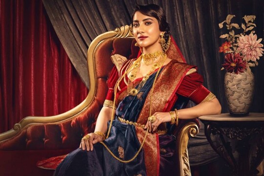 বিনোদিনী দাসীর লুকে রুক্মিণী মৈত্র