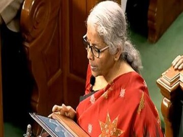 বাজেট পেশ করছেন অর্থমন্ত্রী। 