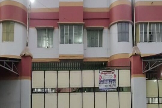 মালদহেও নামী বিড়ি কোম্পানির কারখানায় অভিযান আয়কর দফতরের! দীর্ঘ ১২ ঘণ্টা ধরে তল্লাশি