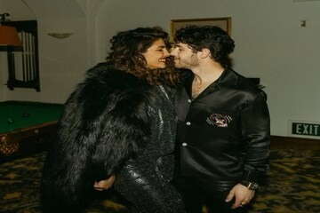 লাস ভেগাসে প্রেম করছেন প্রিয়াঙ্কা-নিক, ছবি ভাইরাল সোশ্যাল মিডিয়ায়