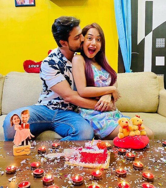 *ছবি থেকে স্পষ্ট নিজেদের বিবাহবার্ষিকী পালনের জন্য থাইল্যান্ড উড়ে গিয়েছিলেন দু'জনে। সেখান থেকে ফিরে এসে মহা শিবরাত্রি পালন করেছেন। সেই ছবির ঝলক দেখা গিয়েছিল সোশ্যাল মিডিয়ায়। ছবিঃ সোশ্যাল মিডিয়ার সৌজন্যে।