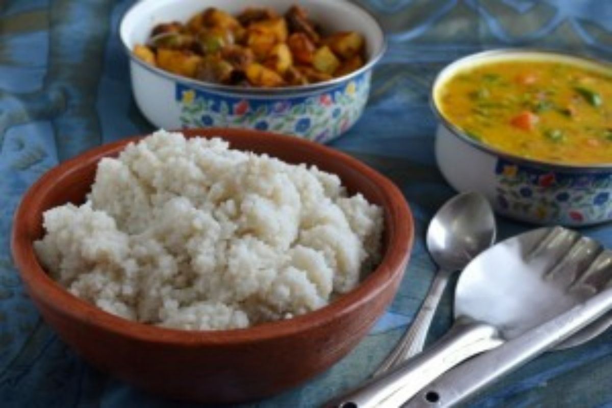 শরীরকে সুস্থ রাখার জন্য ভাত একটি পুষ্টিকর খাবার, ভাত আমাদের শরীরের শক্তি যোগায়। ভাতে ক্যালোরি, প্রোটিন, কার্বোহাইড্রেট, ফ্যাট, ফাইবার ছাড়াও আরও অনেক উপাদান আছে। ভাত হজম হতেও খুব কম সময় লাগে৷