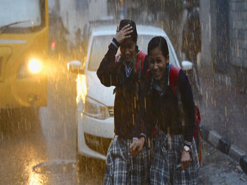 *গোটা সপ্তাহ জুড়ে দার্জিলিংয়ের পাহাড়ে বৃষ্টিপাতের সম্ভাবনা। আগামিকাল বুধবার পর্যন্ত শিলিগুড়িতে প্রচন্ড পরিমাণে কুয়াশাওর দাপট থাকবে। ফাইল ছবি। 
