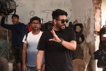 রাজের জন্মদিনের সব থেকে বড় উপহার! কাছে টেনে গভীর চুমুতে ভরিয়ে দিলেন শুভশ্রী রাজের জন্মদিনের সব থেকে বড় উপহার! কাছে টেনে গভীর চুমুতে ভরিয়ে দিলেন শুভশ্রী