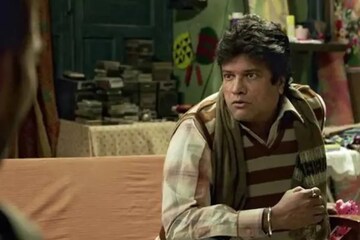 সকালে ট্যাক্সি চালিয়ে রোজগার, বিকেলে নাটকের মহড়া, রাজেশের জীবন যেন চিত্রনাট্য!
