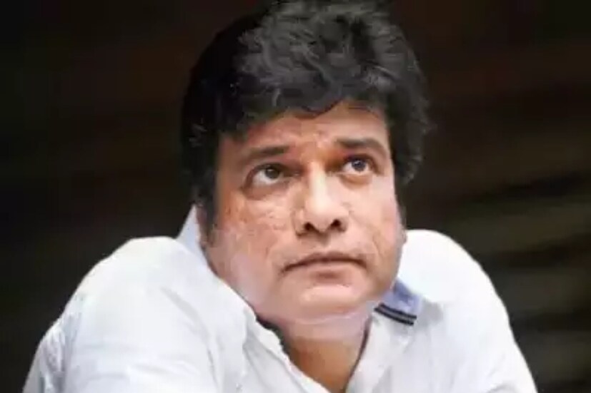 ১৯৯৬ সালে ‘মাচিস’ ছবিতে সুযোগ পান। সেটিই ছিল প্রথম হিন্দি ছবি। কিন্তু তার পরেও বহু বছর ডাক আসেনি রাজেশের কাছে। তার পরে কলকাতায় চলে আসা। 