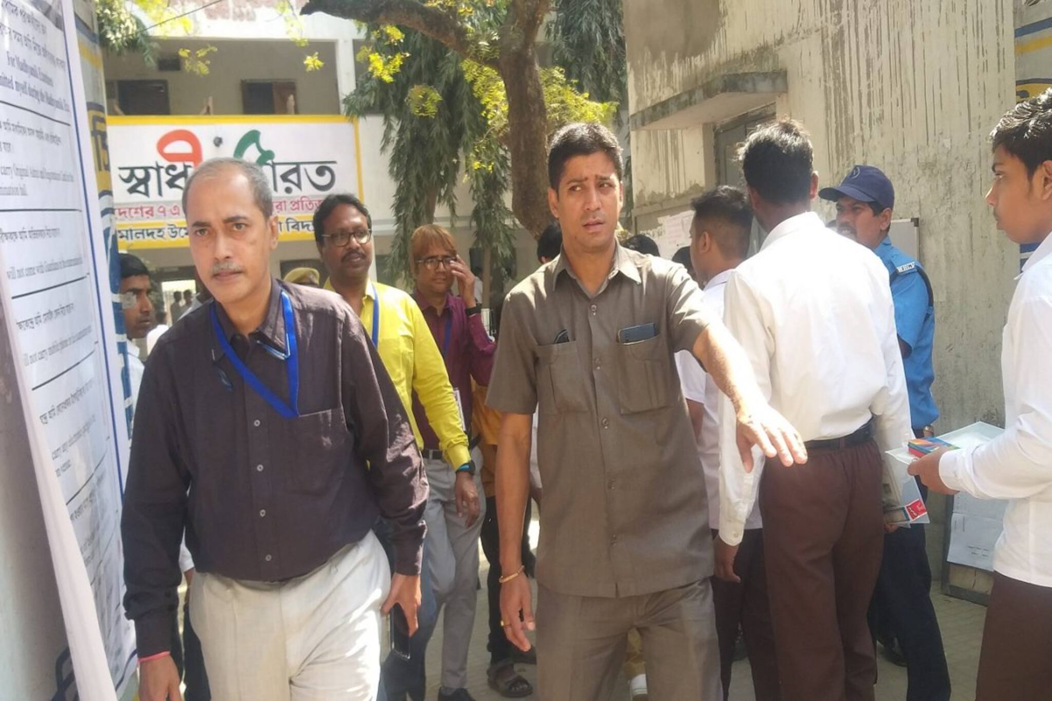 দুয়ারে পর্ষদ সভাপতি, মাধ্যমিকের মাঝেই বেনজির ঘটনা! প্রশ্নফাঁস নিয়ে মন্তব্য