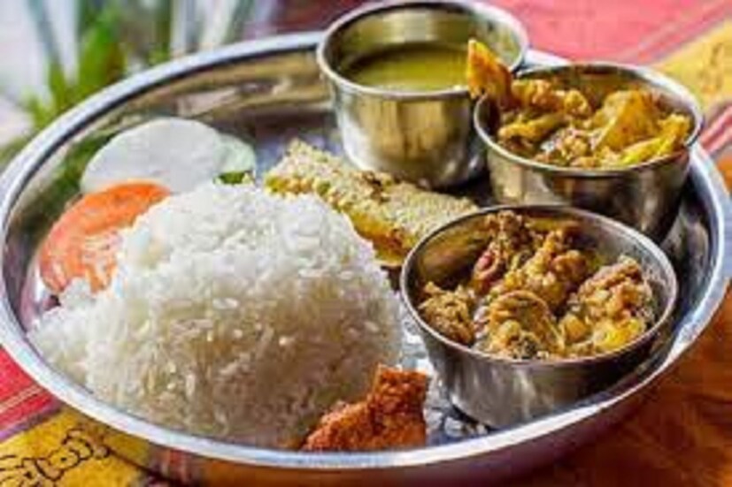 ভাতের সঙ্গে কাঁচালঙ্কা খাওয়ার অভ্যাস আপনার নেই তো? কিন্তু আপনি কি জানেন এই অভ্যাস ভালো না খারাপ? আদৌ এইভাবে ভাতের সঙ্গে লঙ্কা খেয়ে আপনার শরীরের কোনও বিপদ ডেকে আনছেন না তো?