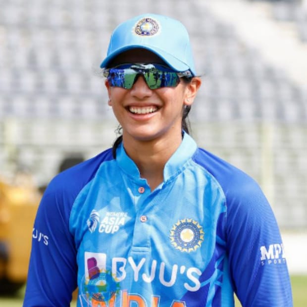 প্রাক্তন ভারত অধিনায়ক মিতালি রাজের পরে দ্বিতীয় ভারতীয় ক্রিকেটার হিসেবে মহিলা টি-২০ বিশ্বকাপে পরপর ২টি ম্যাচে হাফ-সেঞ্চুরি করার রেকর্ড গ়ড়লেন স্মৃতি মন্ধনা।