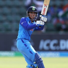 ৮৭ রানের ইনিংসে একের পর এক গড়লেন রেকর্ড, বিশ্ব ক্রিকেটে এখন স্মৃতি 'বন্দনা'