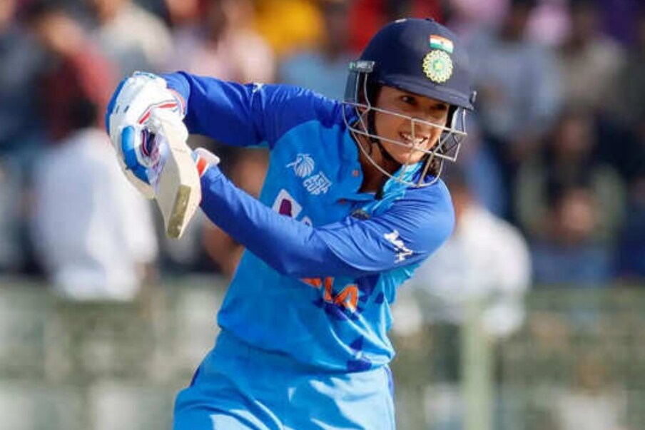  স্মৃতি মন্ধনা: ভারতীয় দলের তারকা ব্যাটার স্মৃতি মন্ধনা যে নিলামে ভালো দর পাবেন সেটা অনুমেয়ই ছিল। ৩ কোটি ৪০ লক্ষ টাকায় তাকে দলে নিয়েছে রয়্যাল চ্যালেঞ্জার্স ব্যাঙ্গালোর।