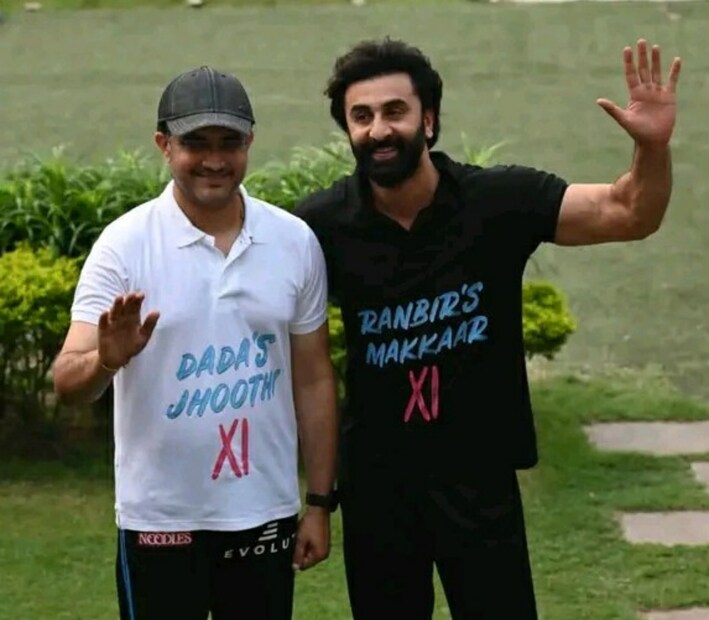 একটি প্রীতি ক্রিকেট ম্যাচে অংশ নেন সৌরভ ও রণবীরের দল। Dada's Jhooti eleven এবং Ranbir's Makkar eleven এই দুই দলের ক্রিকেট দেখতে উন্মাদনা ছিল যথেষ্ট। 