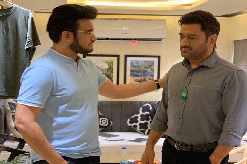 #কলকাতা: এক ফ্রেমে ভারতের দুই সর্বকালীন সেরা অধিনায়ক। একজন বিশ্বকাপ চ্যাম্পিয়ন আর রানার্স অধিনায়ক।