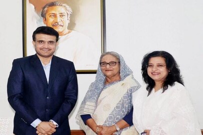 বাংলাদেশের প্রধানমন্ত্রীর সঙ্গে সৌরভ এবং ডোনা