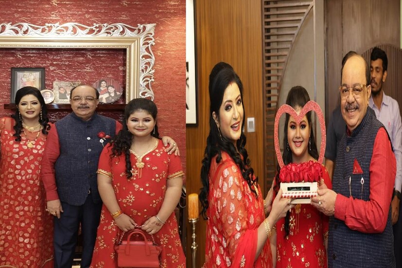 *ভ্যালেন্টাইন্স ডে-র উপহার হাতে পরিবারের সদস্যরা। 